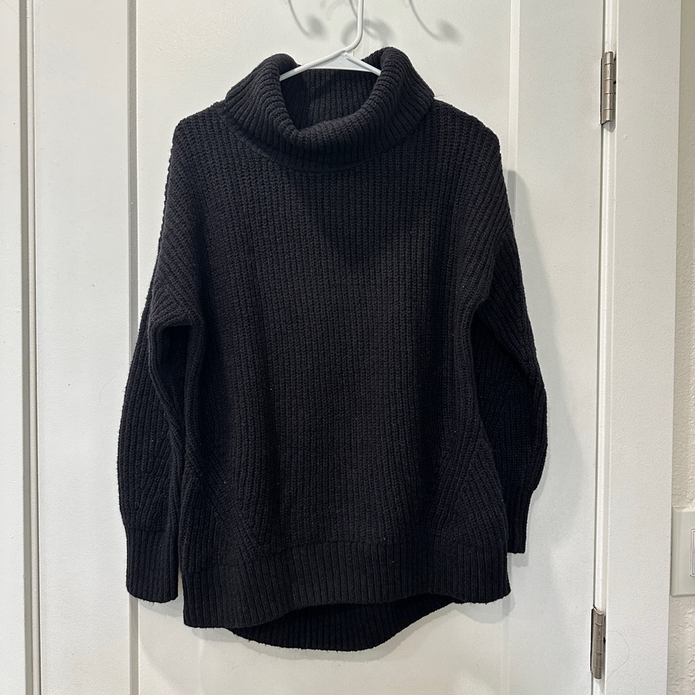 Old Navy Loose Turtle Neck Sweater - Women’s size medium